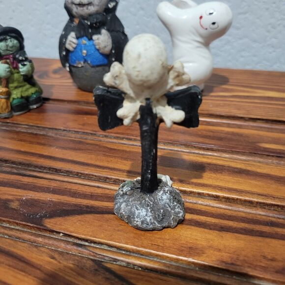 Lot Of 8 Miniature Figures Halloween Village Mini graveyard Skeleton Ghost Witch - Picture 14 of 16